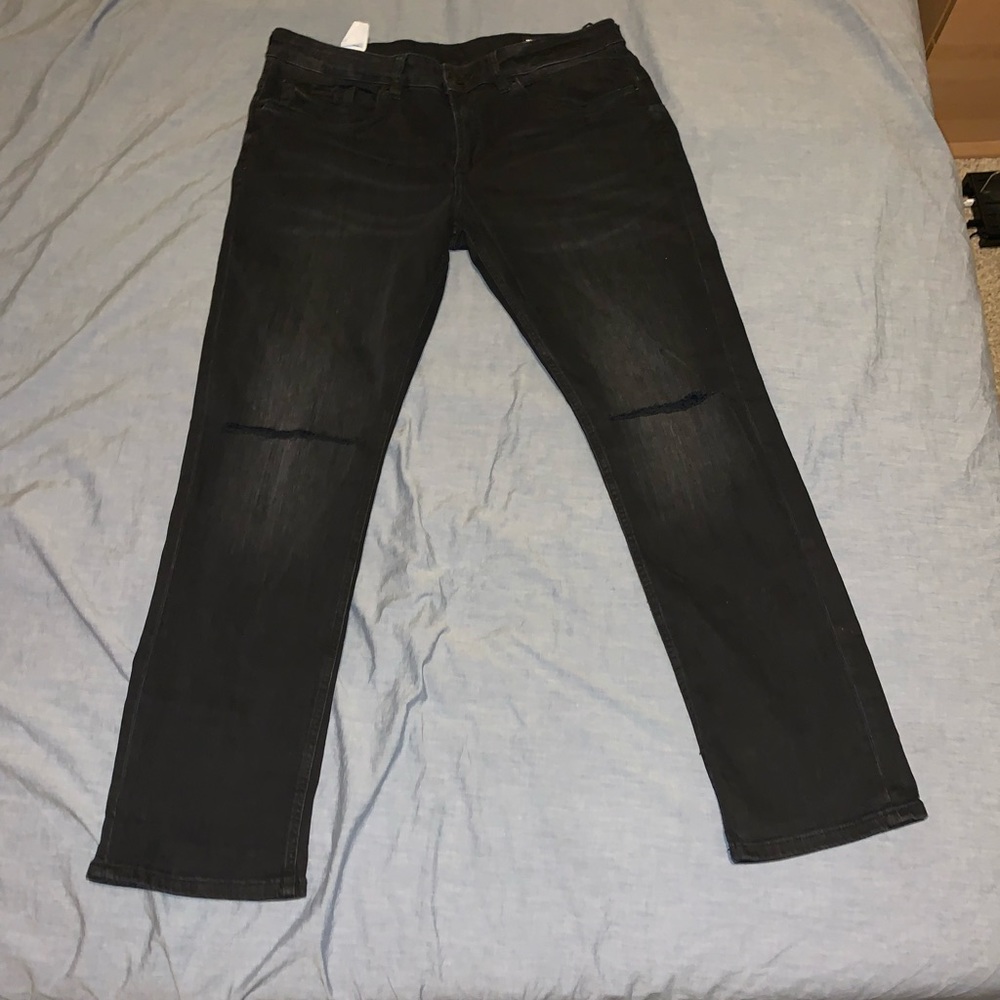 Men’s Black ripped jeans